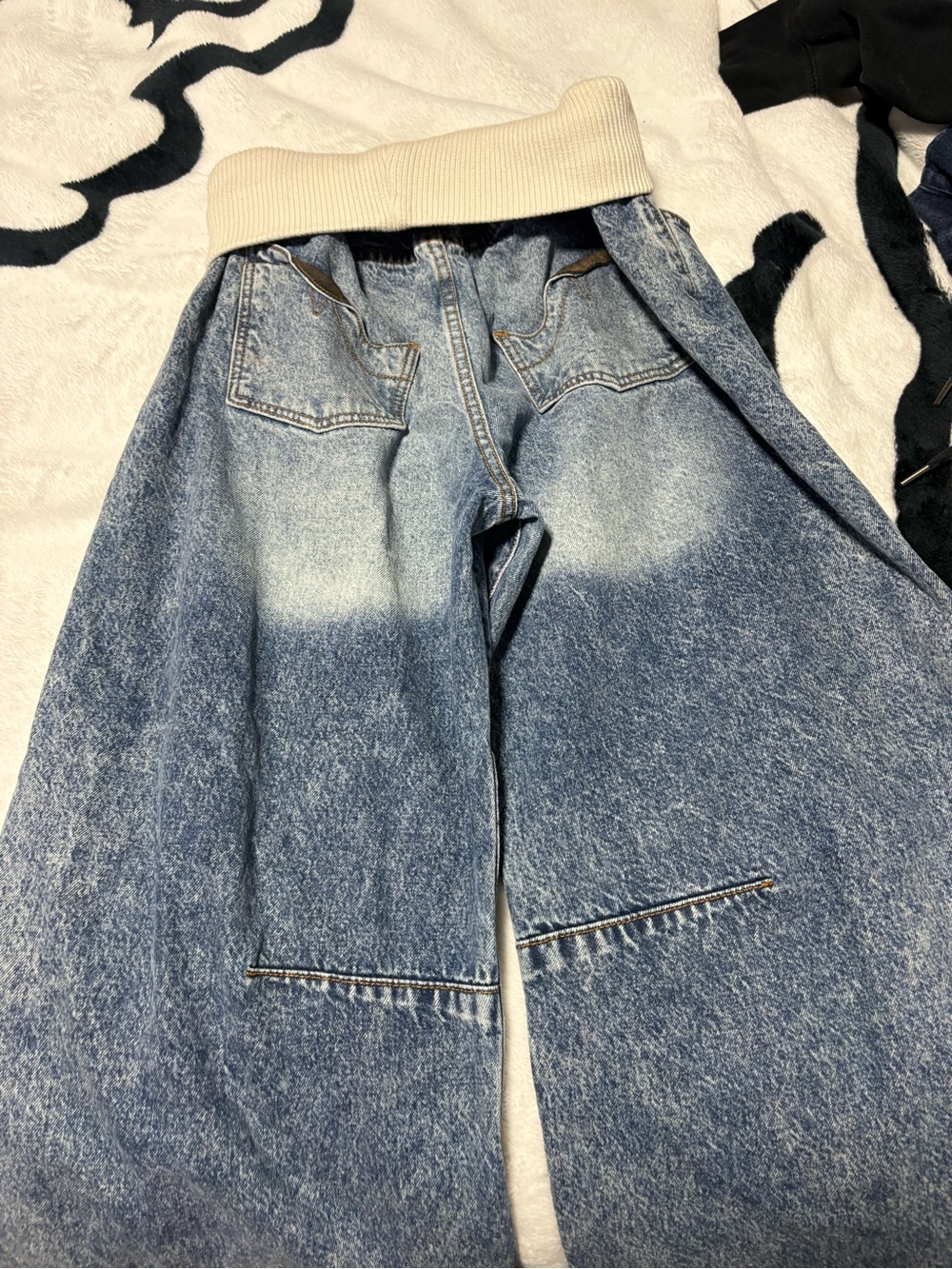 REVICE Relaxed Washed Blue Denim Jeans with Cream Waistband - Picture 2 of 4